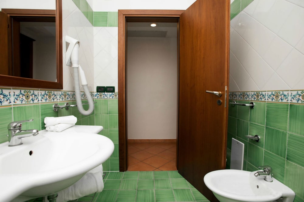 OLEANDRI RESORT 34/81