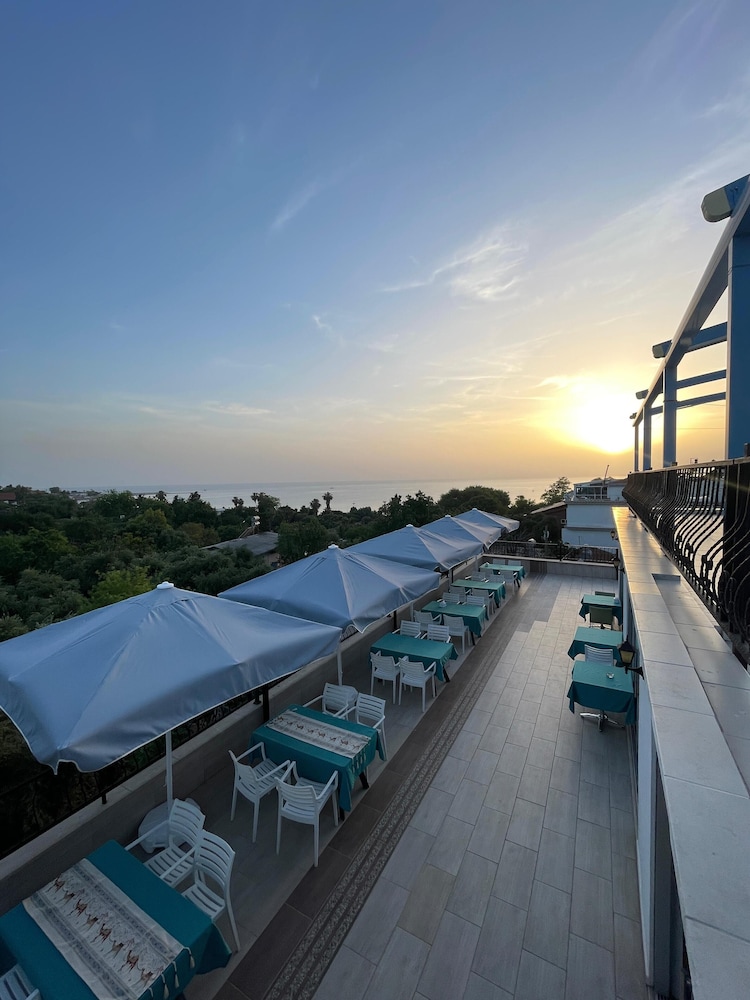 Beachway Hotel 20/27