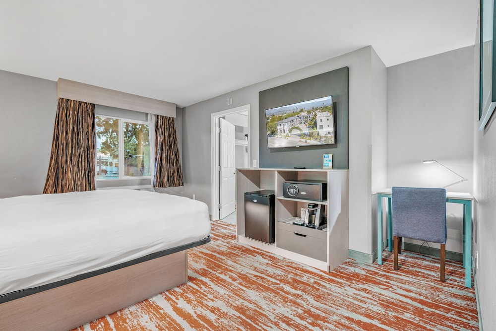 ROOM, KING BED, ACCESSIBLE
