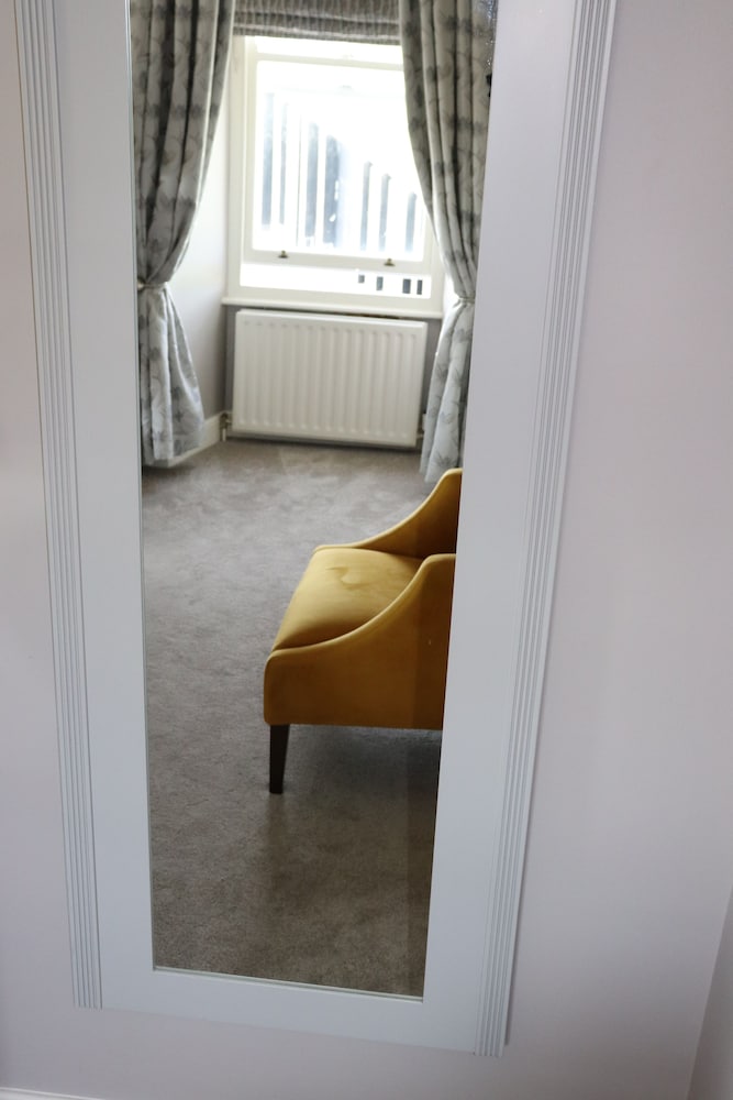 Causeway Hotel 28/68