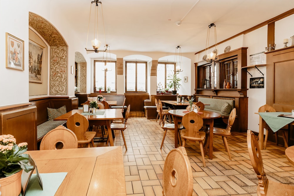 Hotel Gasthof Goldener Greifen 37/50