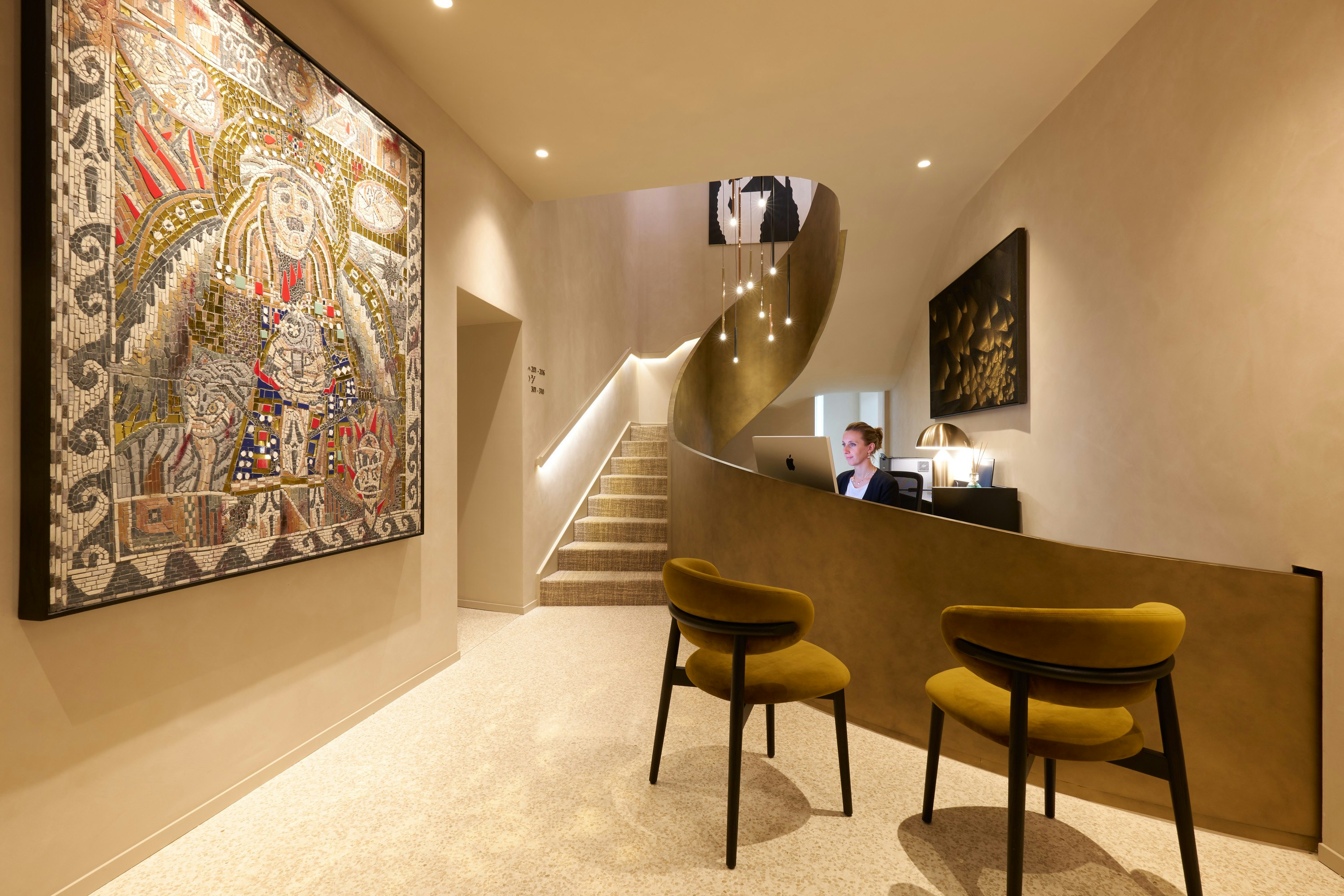 Borghese Contemporary hotel 8/26