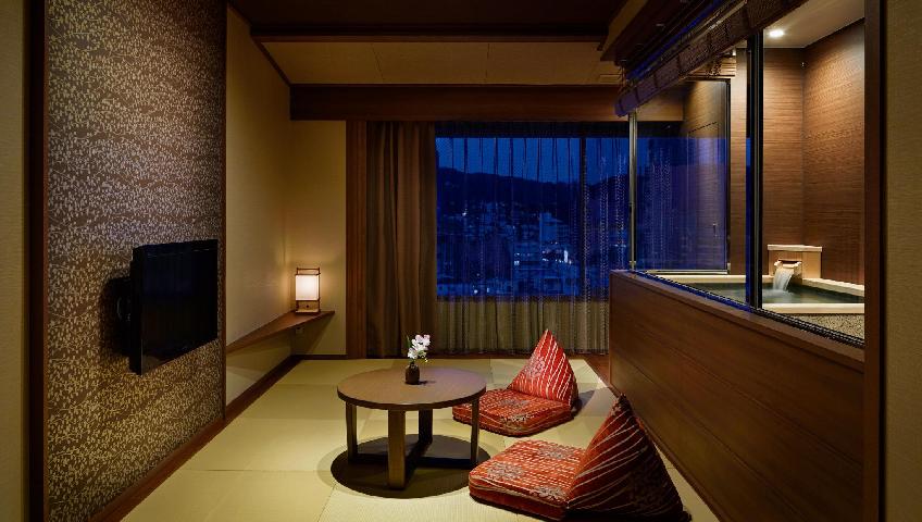 PREMIER, TWIN BEDS, HOT SPRING BATH