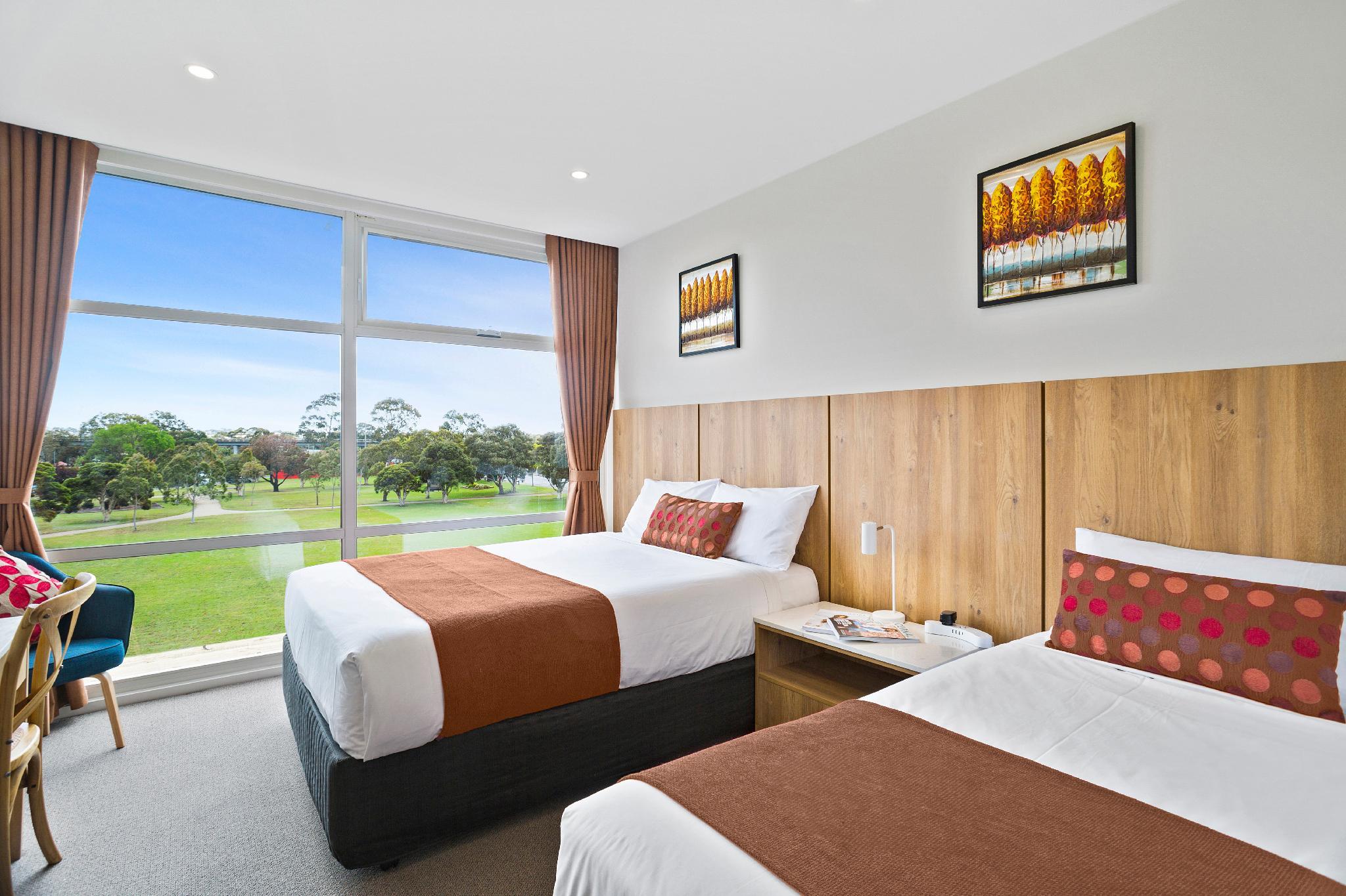 Motel, 1 Queen and 1 Single Bed