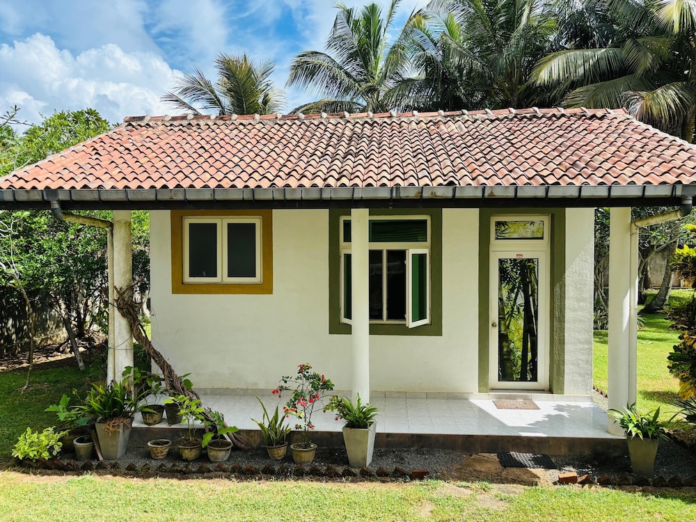 Raja Beach Hotel 2/50