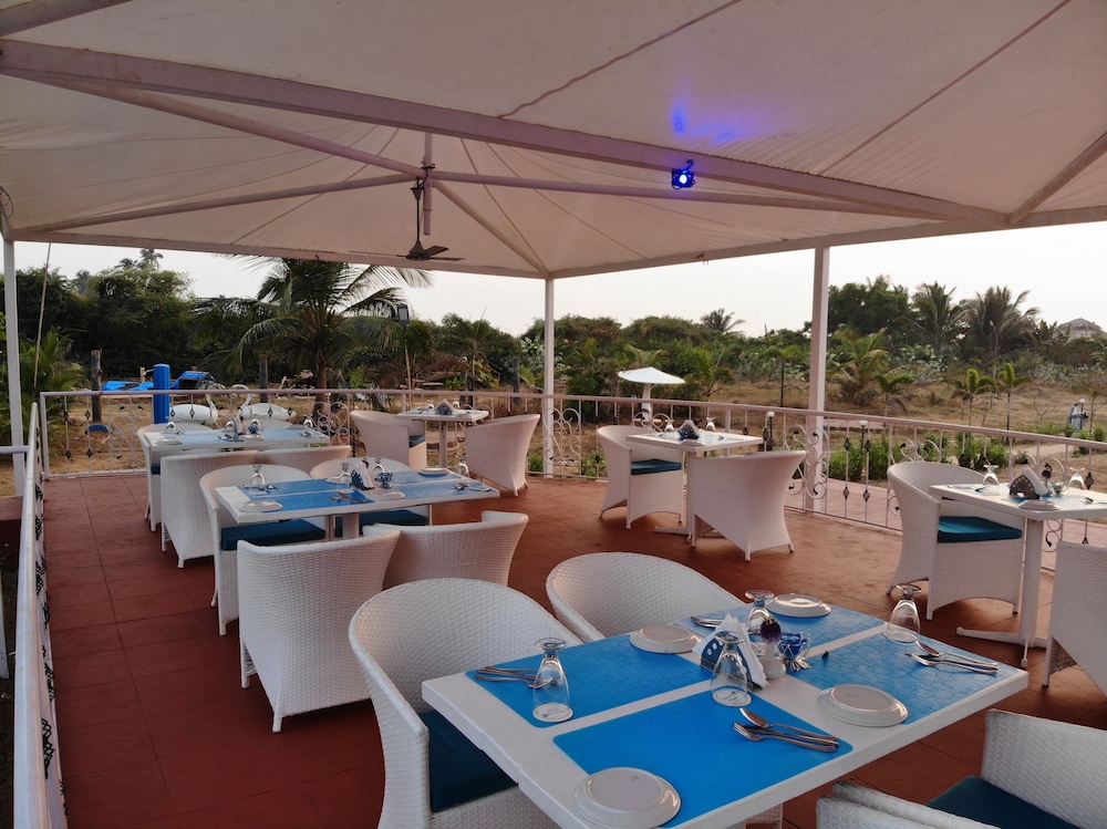 Paradise Village Resort 52/66