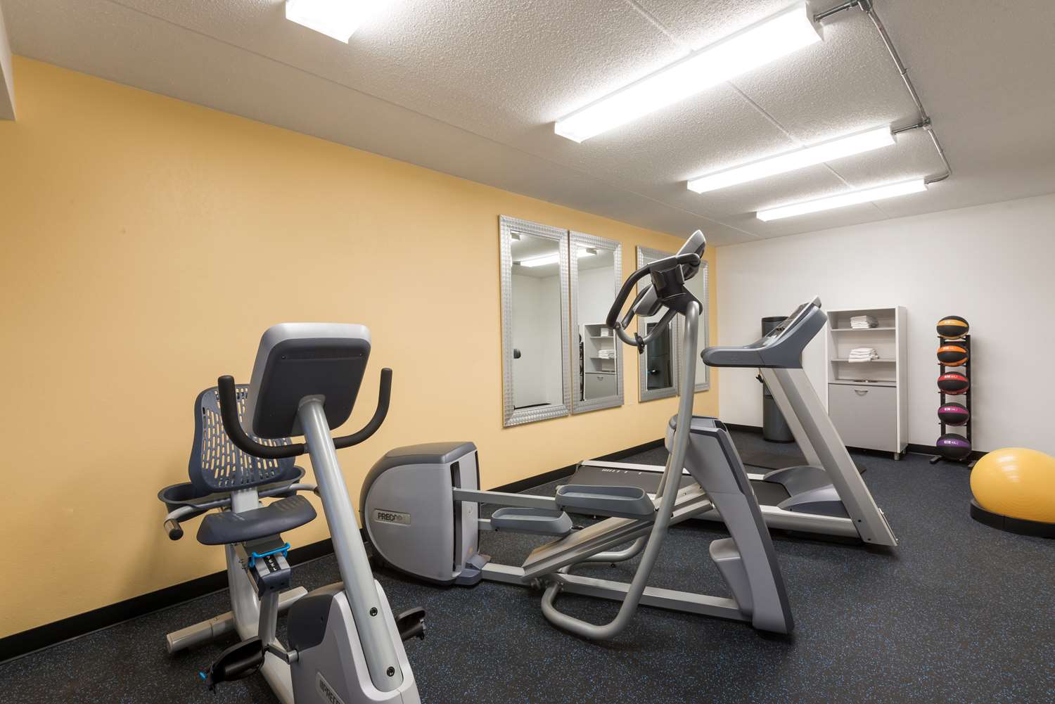 Days Inn By Wyndham Pittsburgh-Harmarville 11/16