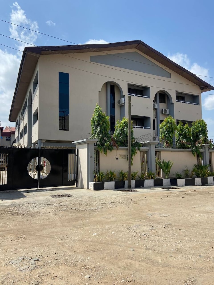 Solitude Hotel Yaba 2/50