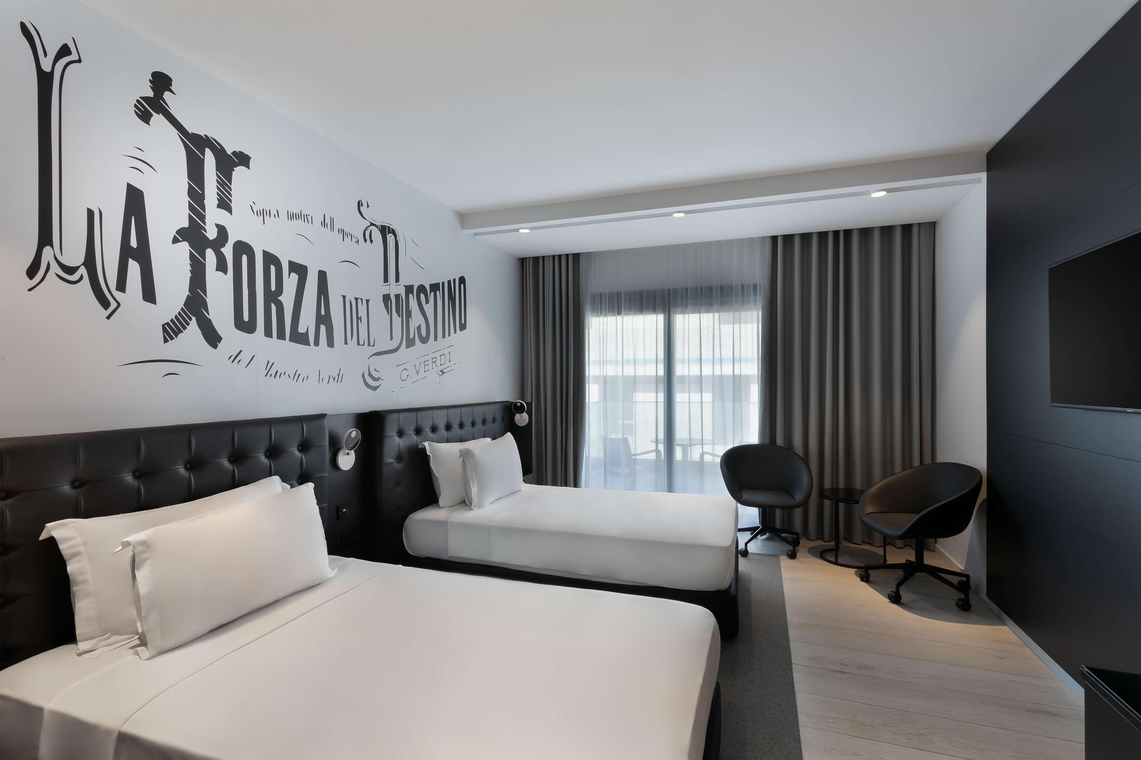 Deluxe, Twin Beds, Lateral Side Sea View