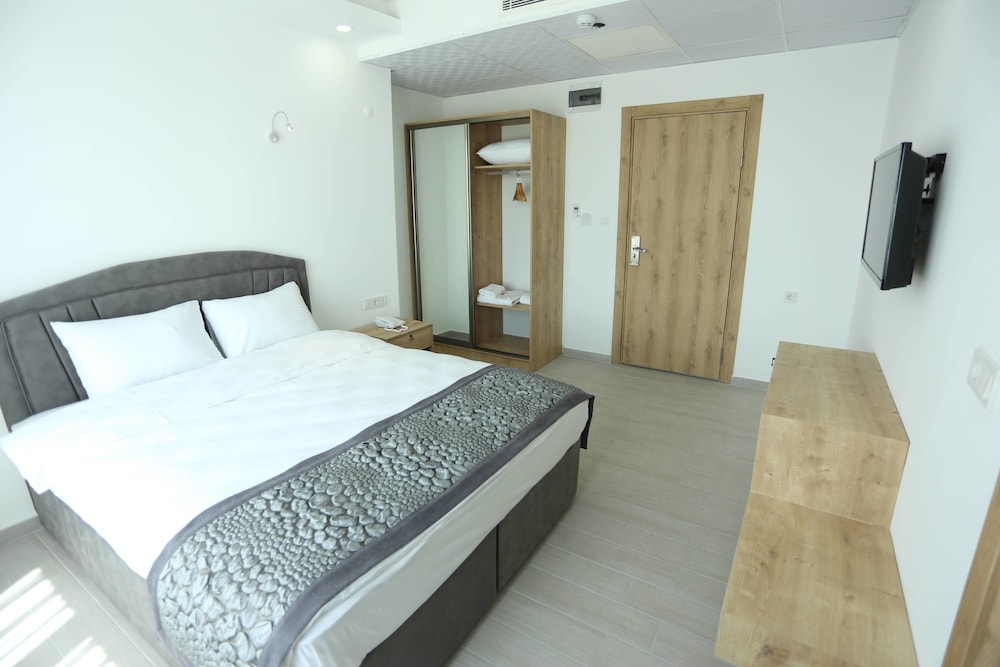 Rota 17 Hotels 5/16