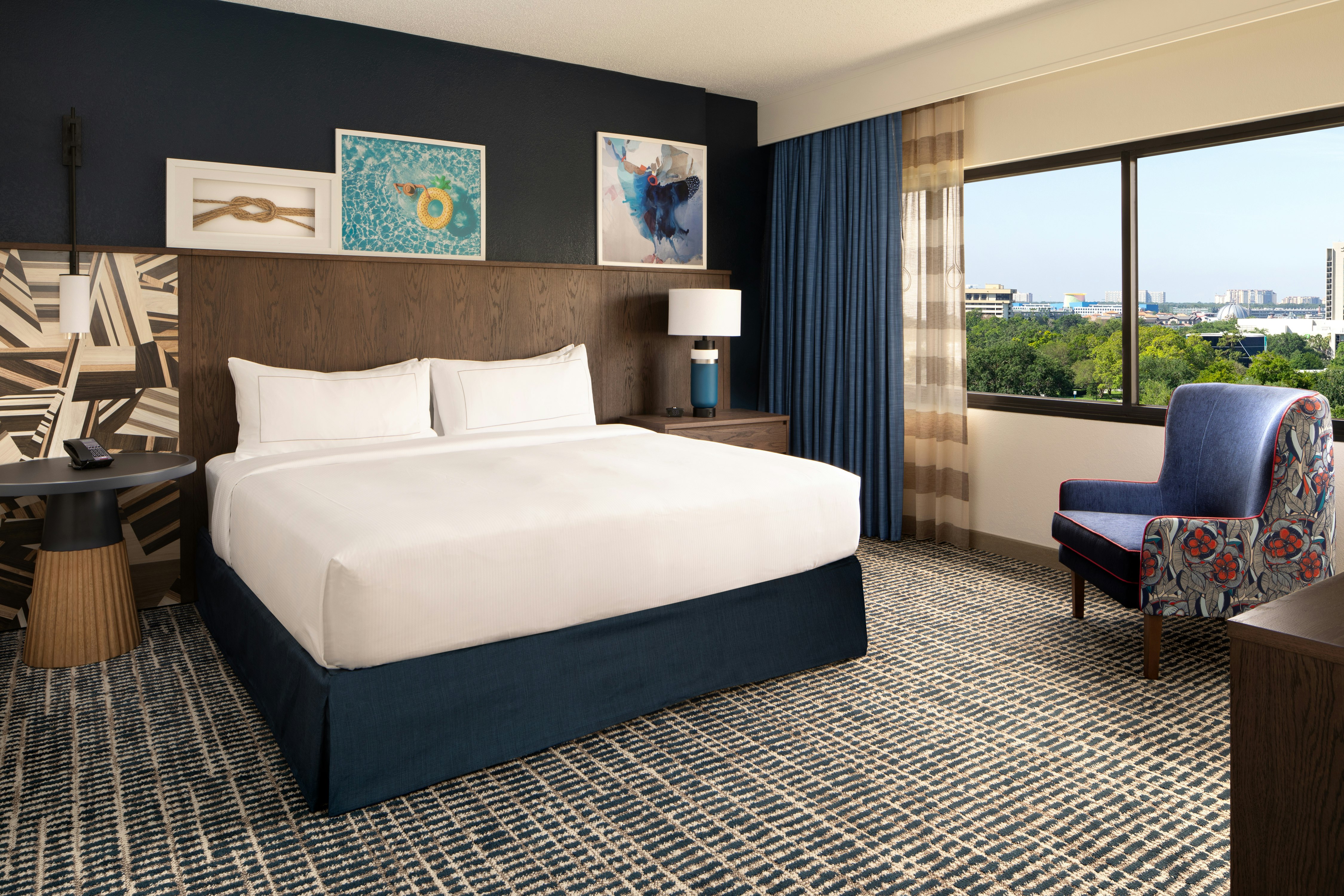 SUITE, KING BED, LARGE