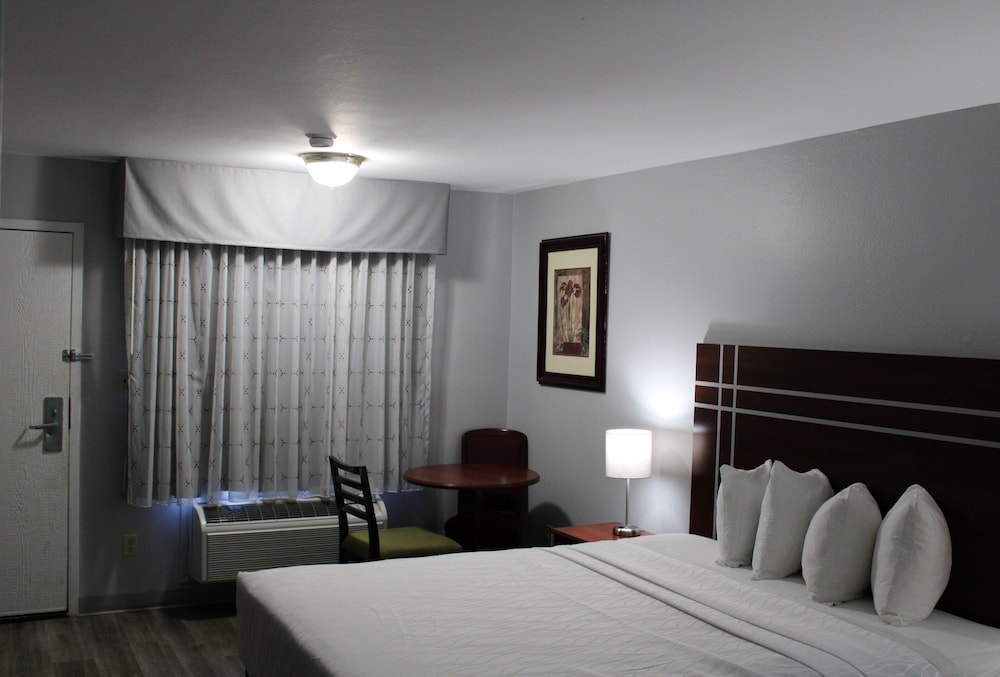 Rancho San Diego Inn and Suites (Ex SureStay Plus Hotel by Best Western El Cajon) 15/39