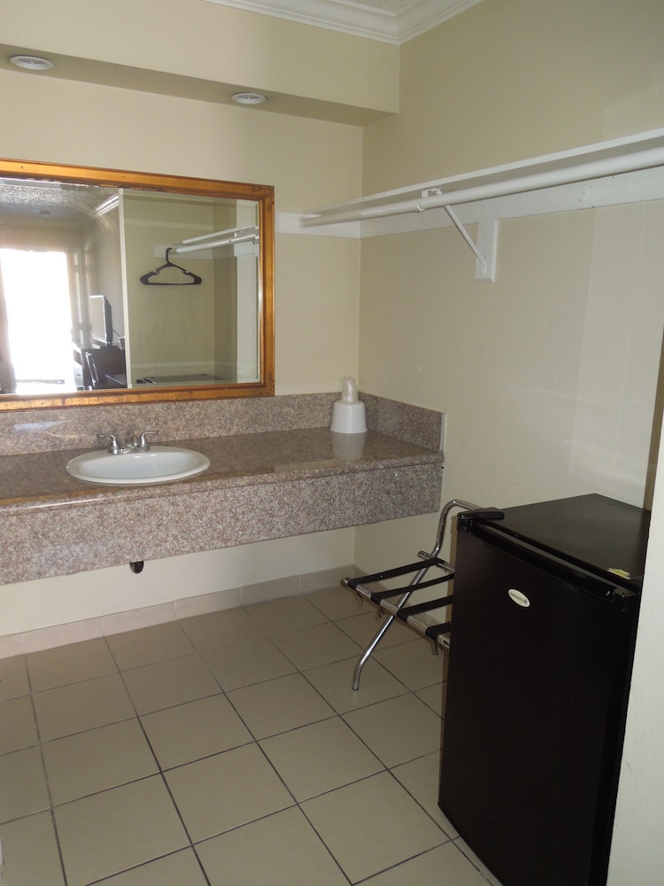 National Inn Garden Grove 6/60