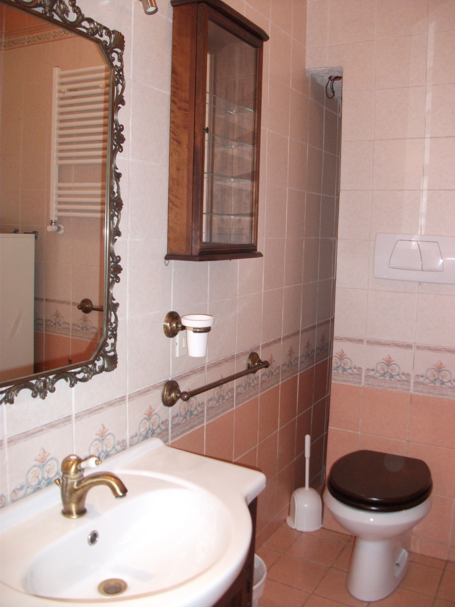 TOWN HOUSE, PRIVATE BATHROOM