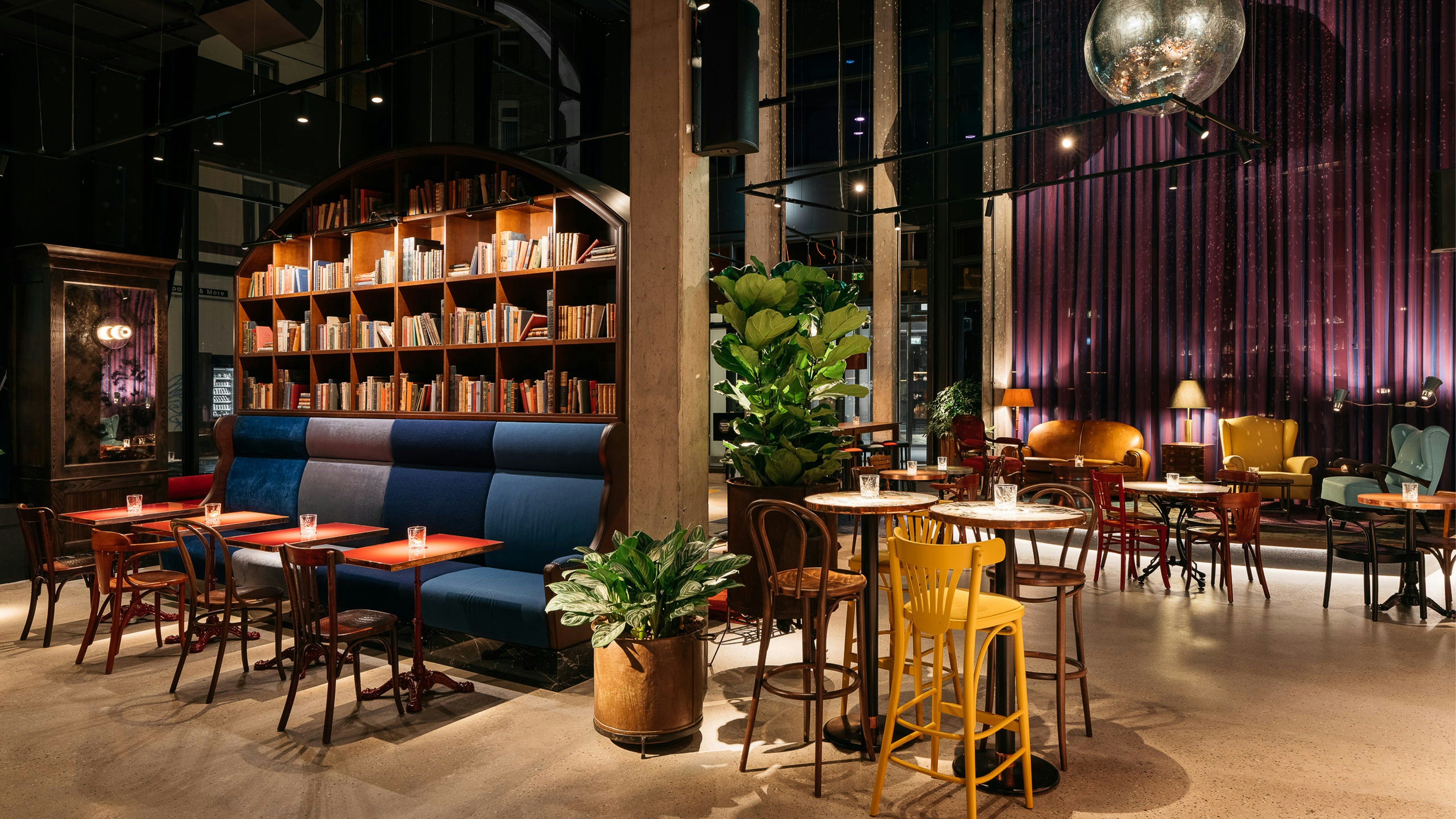 Ruby Hanna Hotel Stuttgart 40/50