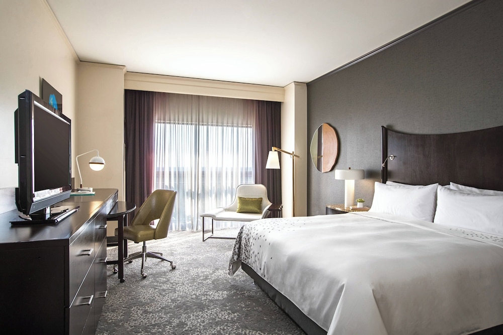 Club, King Bed