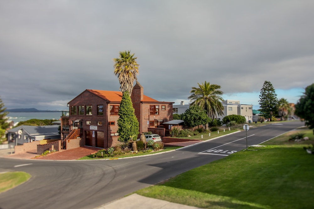 White Shark Guest House 41/50