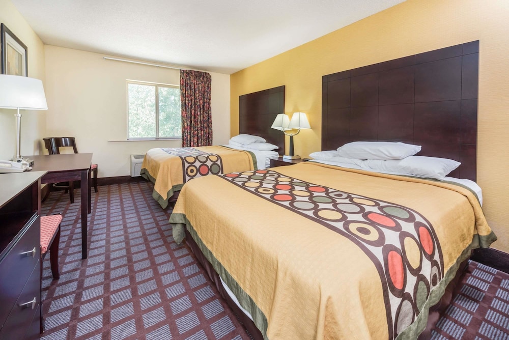 Super 8 by Wyndham Bloomington University Area 14/41