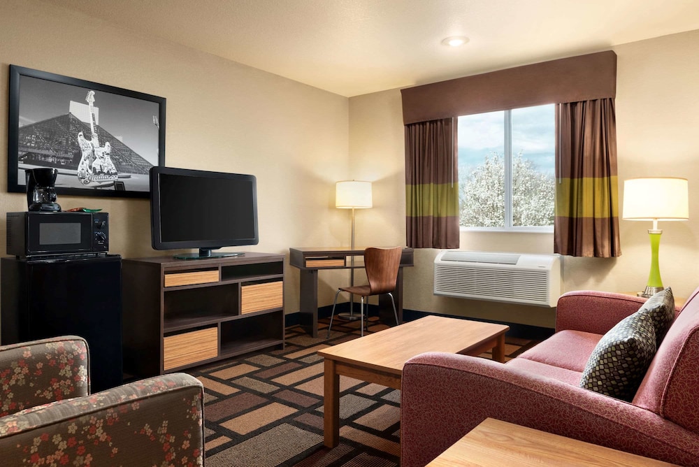 Super 8 by Wyndham Akron S/Green/Uniontown OH 31/57