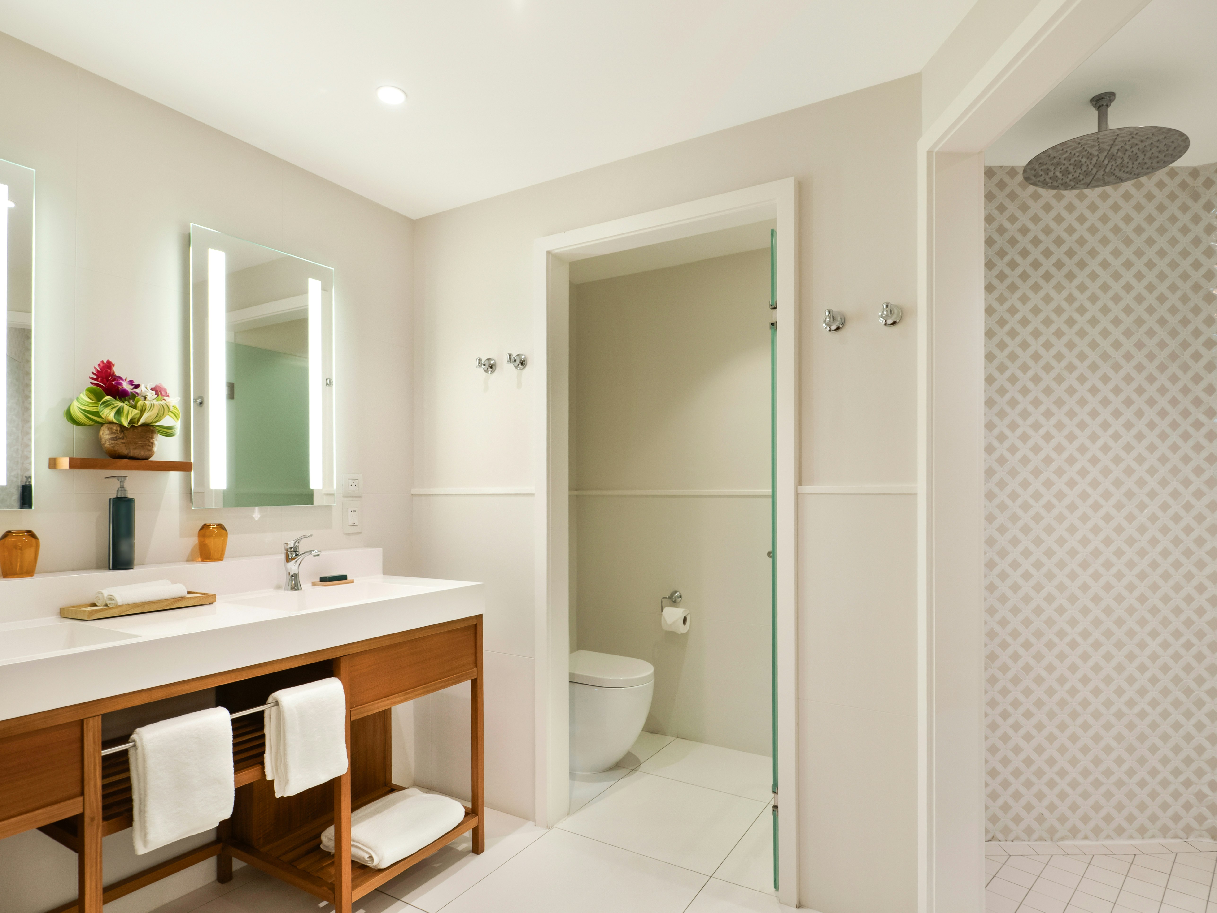 2 Bedrooms, Suite, King Bed, Ocean View, Hilton Hotel Tahiti 8/10
