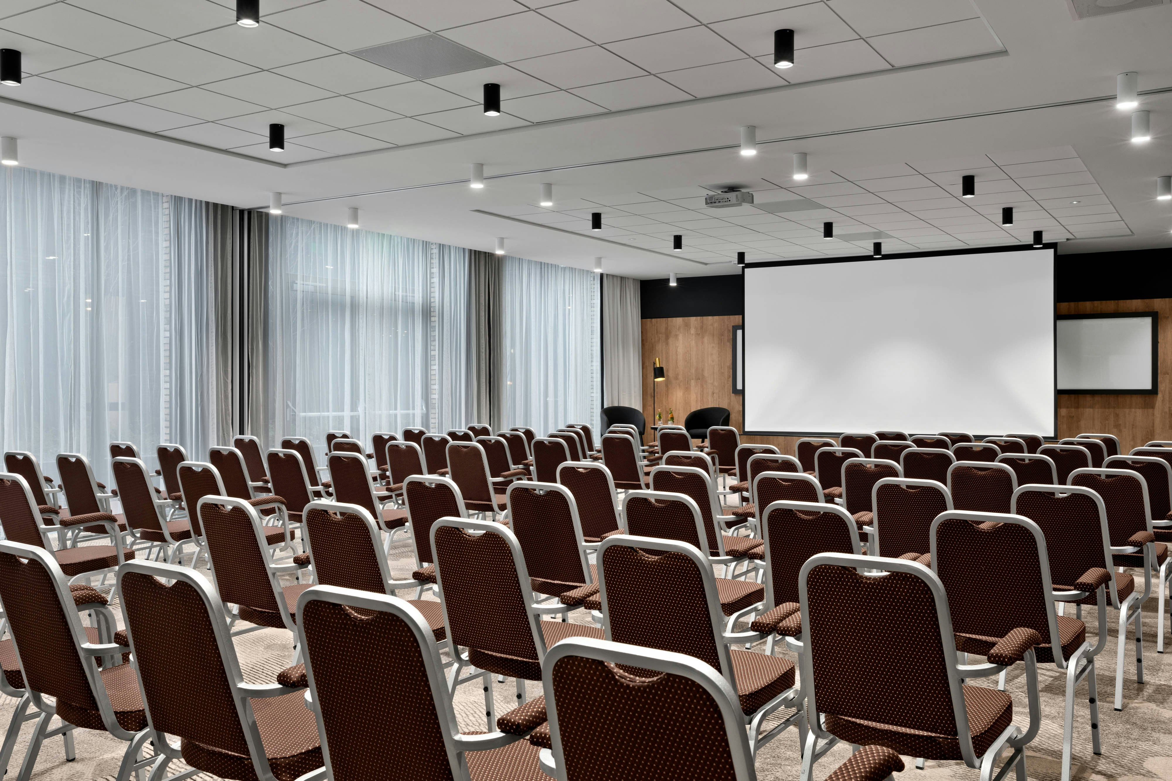 RENAISSANCE AMSTERDAM SCHIPHOL AIRPORT HOTEL 31/36
