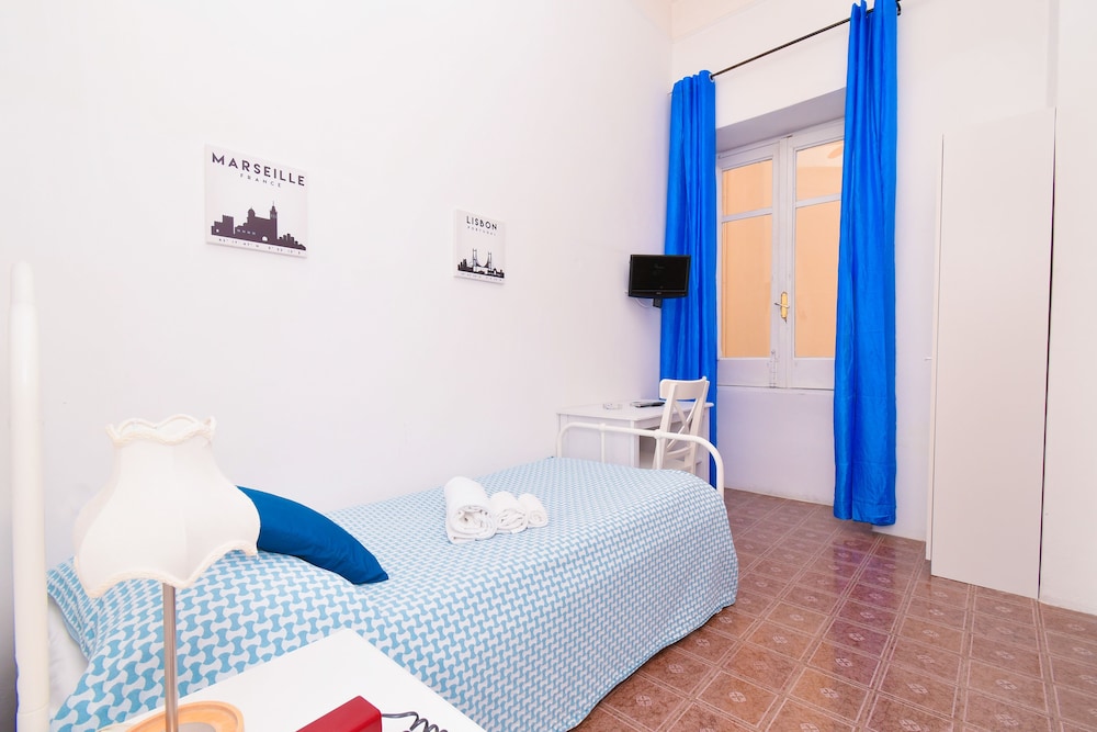 ROOM, SINGLE
