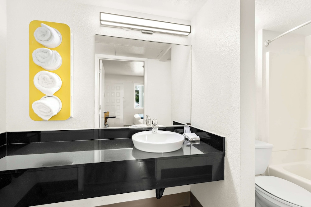 Studio6 Suites Carpinteria, CA - Santa Barbara - South 25/27