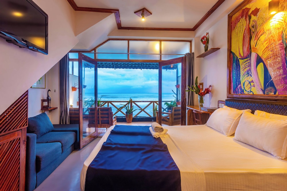 DELUXE, KING BED, OCEAN VIEW