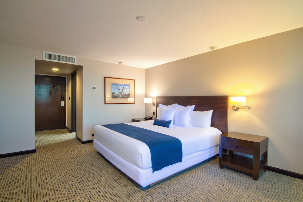 Grand Hotel Tijuana 28/77