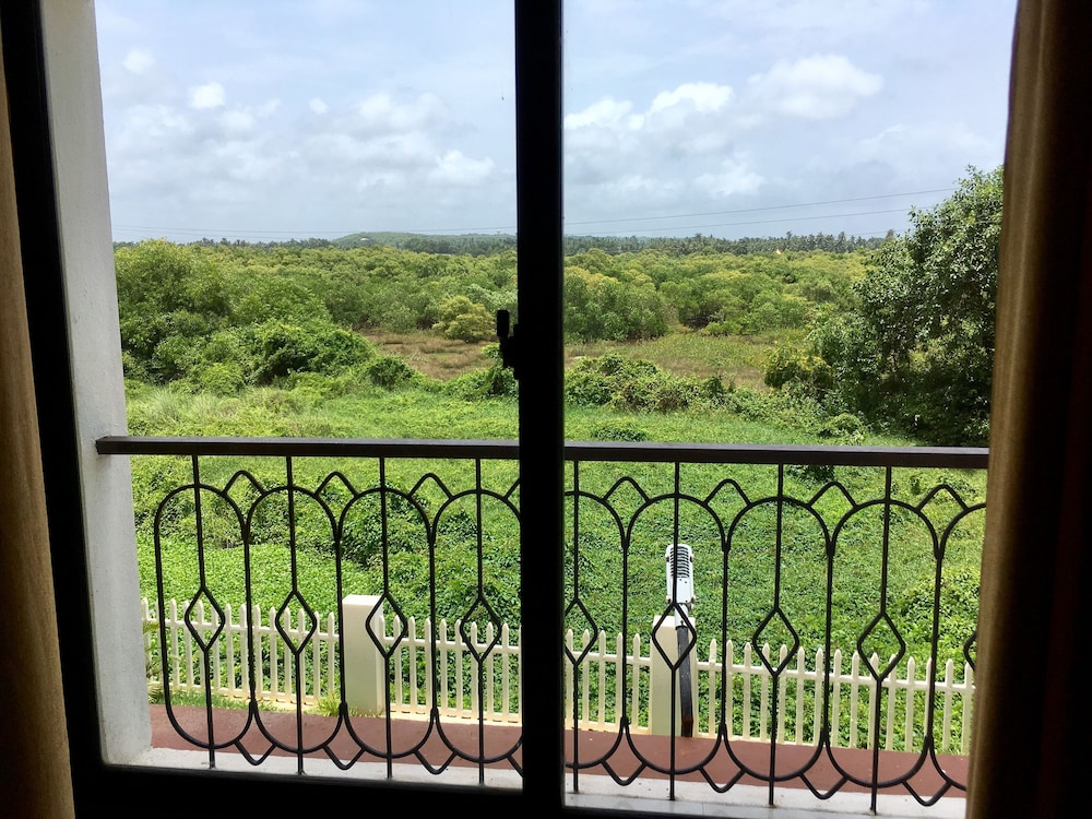 Monarch Suites 30/40