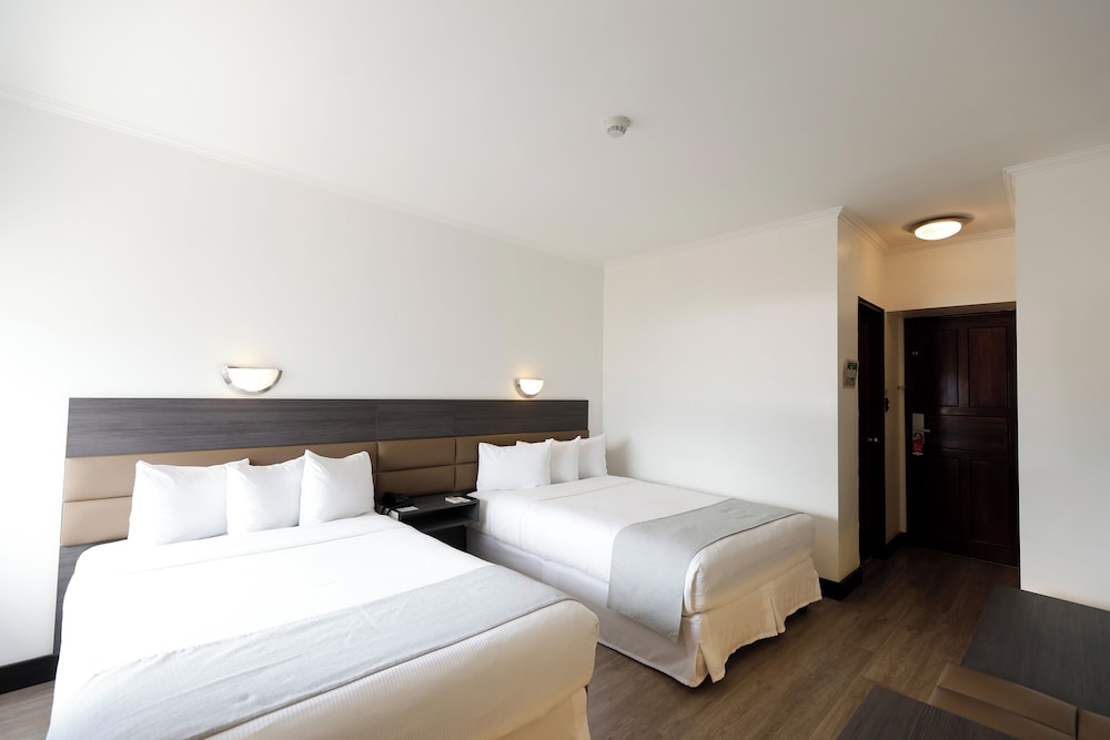 غرفة تنفيذية بسريرين مزدوجين، Parque Del Lago Hotel 4/7