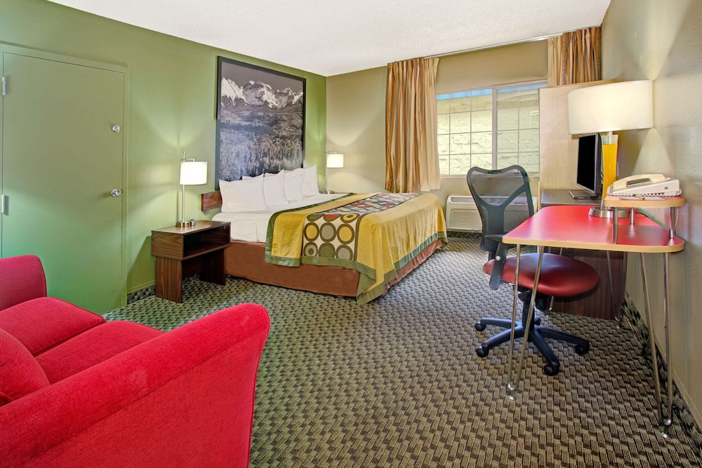 Super 8 by Wyndham Wheatridge/Denver West 18/24