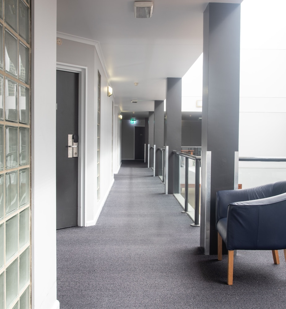 CAPITAL EXECUTIVE APARTMENT HOTEL 25/32