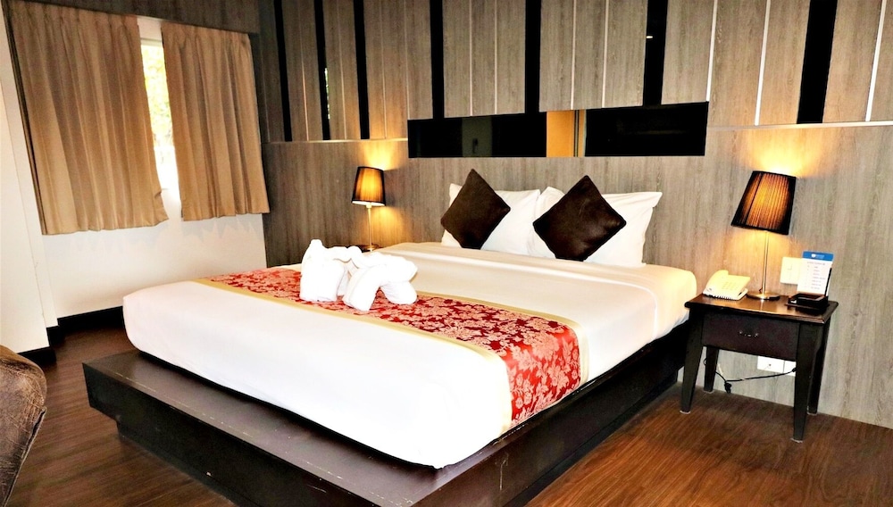 ROOM, POOL ACCESS