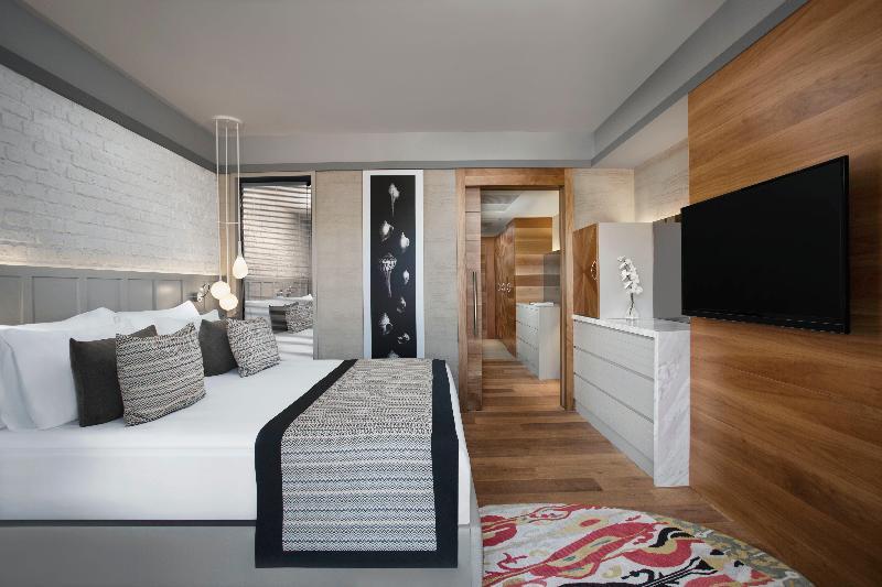 Family, Triple, 1 Double and 1 Single Bed, Lateral Side Sea View