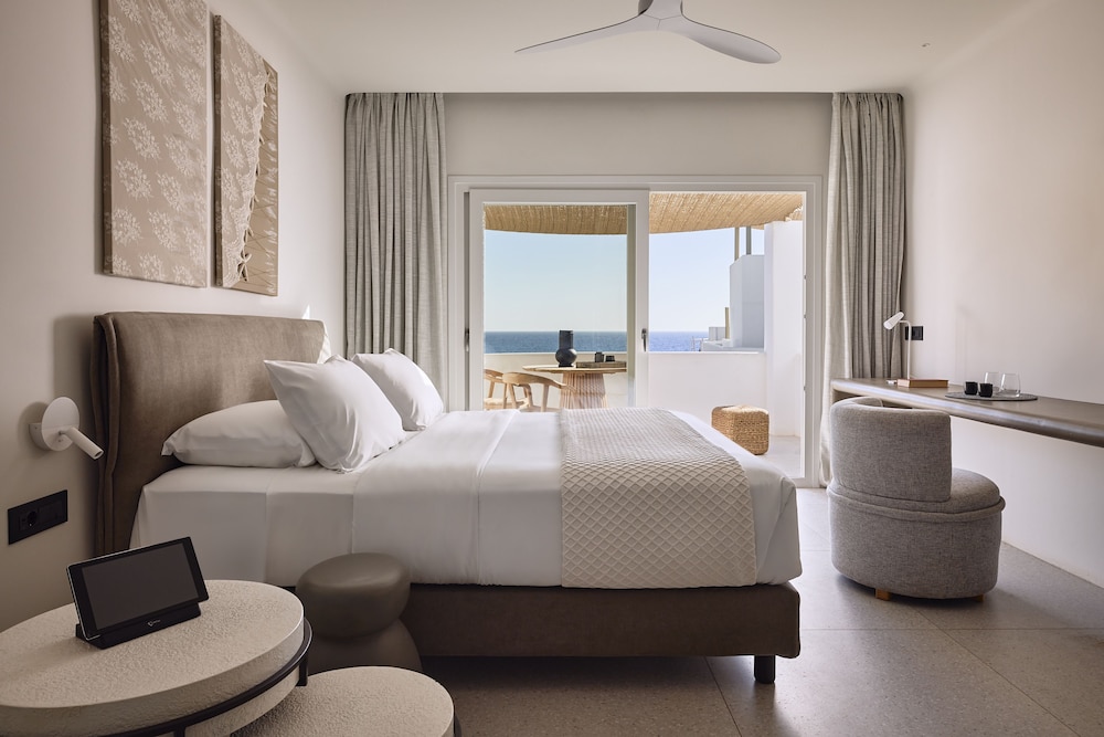 DELUXE, DOUBLE BED, SEA VIEW