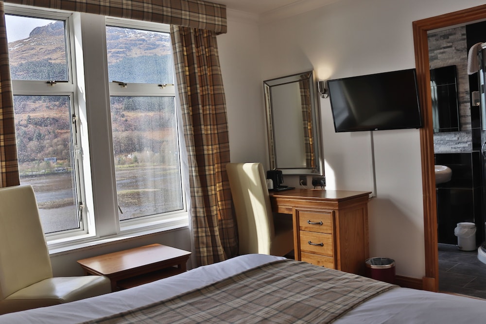 Loch Long Hotel 17/47