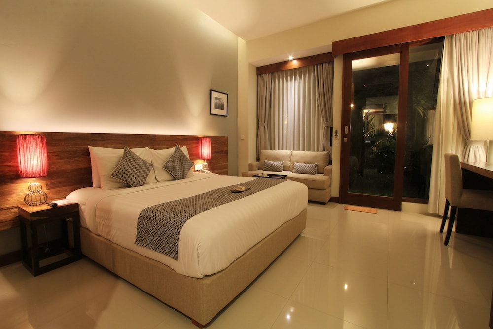 DELUXE, DOUBLE BED, POOL VIEW