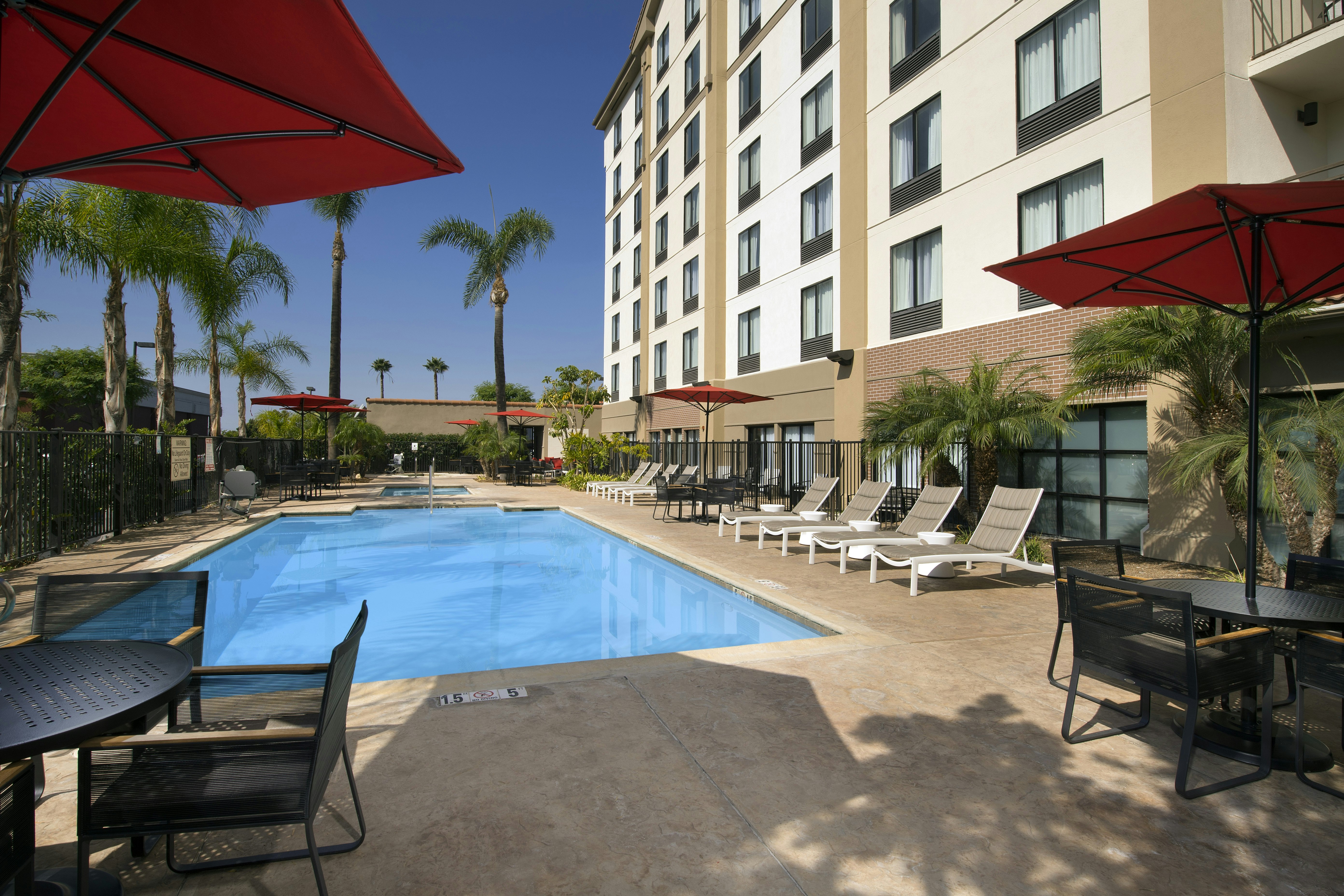 Hampton Inn & Suites Anaheim - Garden Grove 43/44
