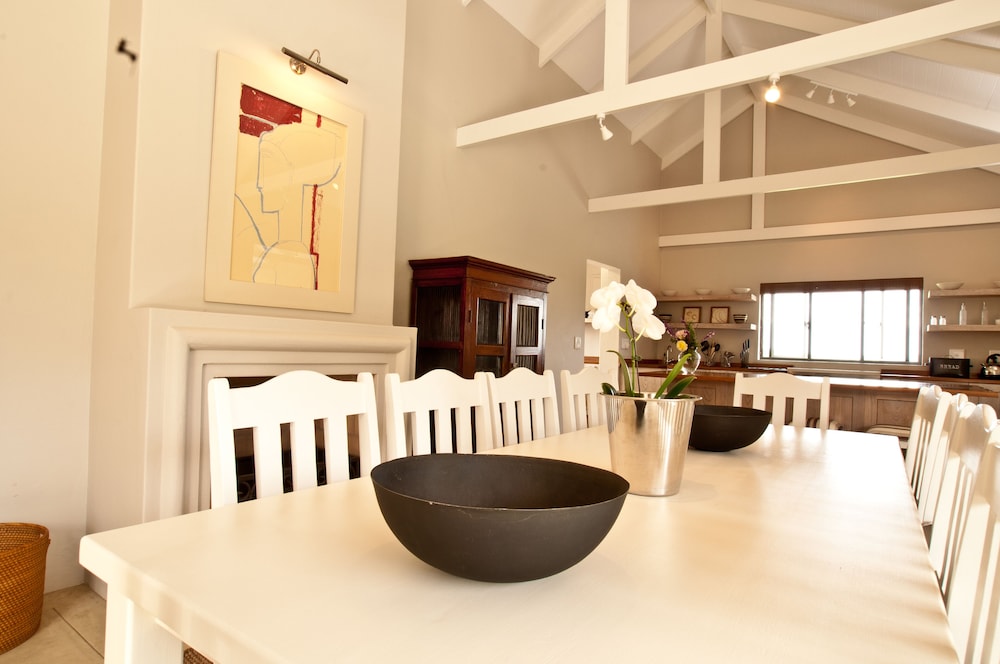 Rare Earth Country House 15/28
