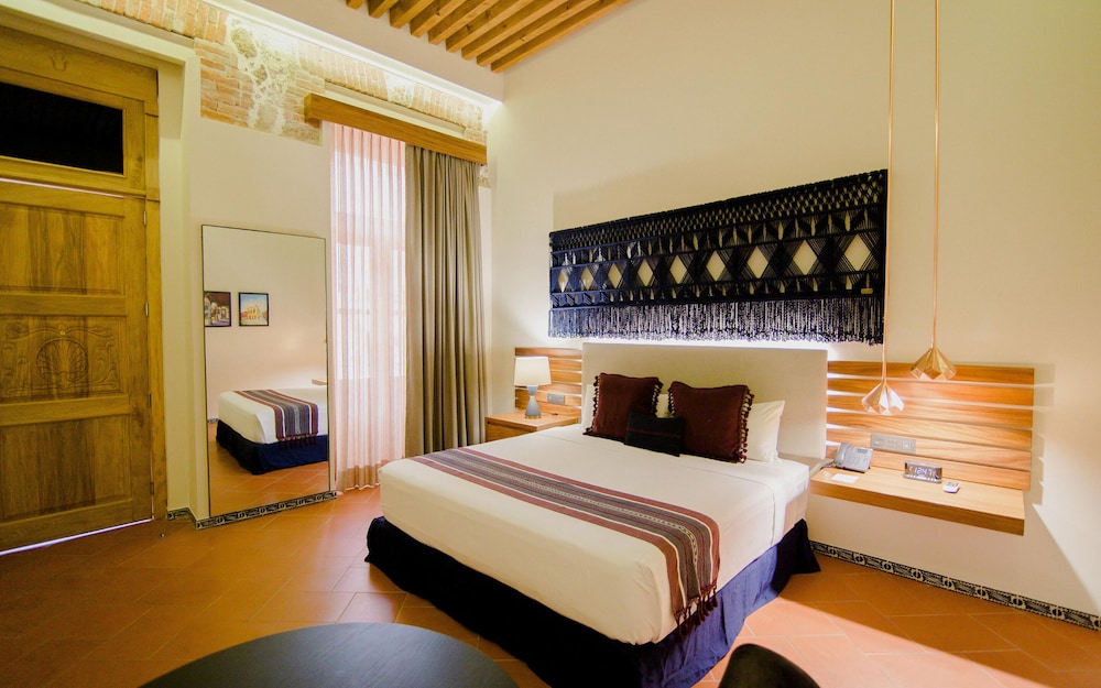 STANDARD, KING BED