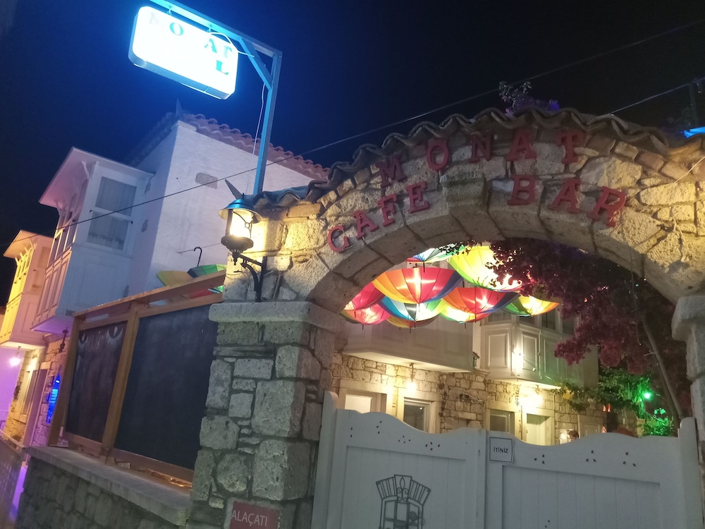 Monat Otel 2/50