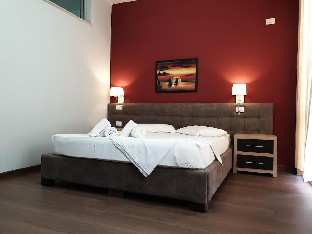 PERANDOR BEACH HOTEL 28/64