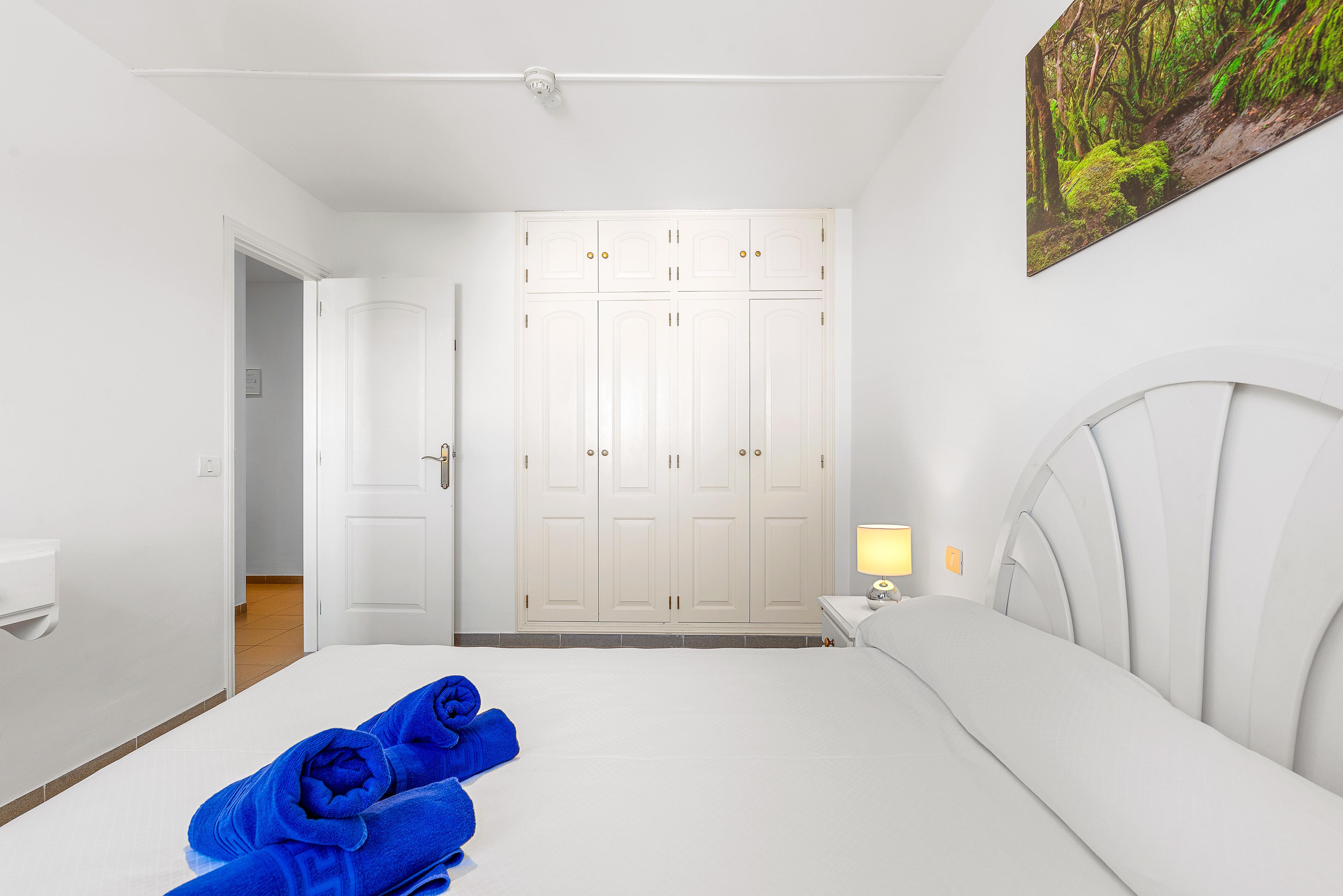 2 Bedrooms, Apartment, Mountain View, Balcony or Terrace