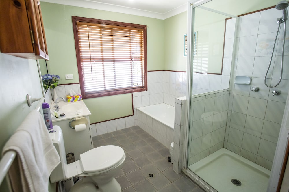 Ainslie Manor Bed and Breakfast 21/66