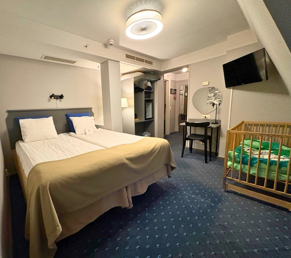 FAMILY, DOUBLE BED