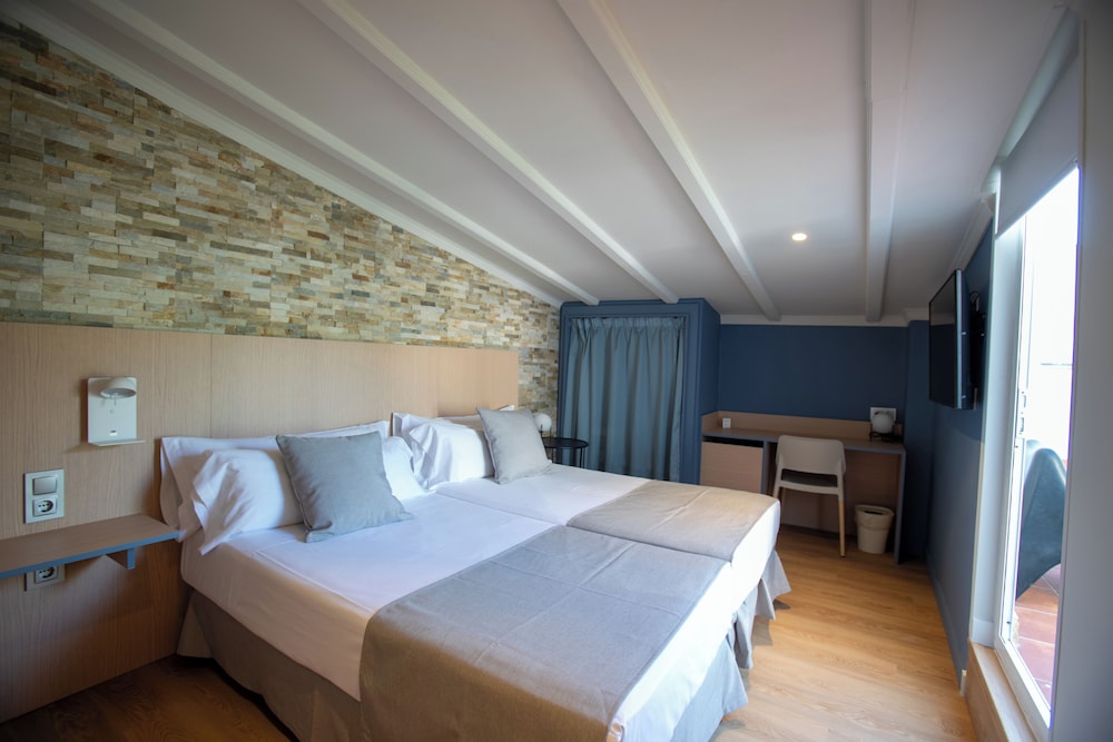 ROOM, DOUBLE OR TWIN BED, TERRACE