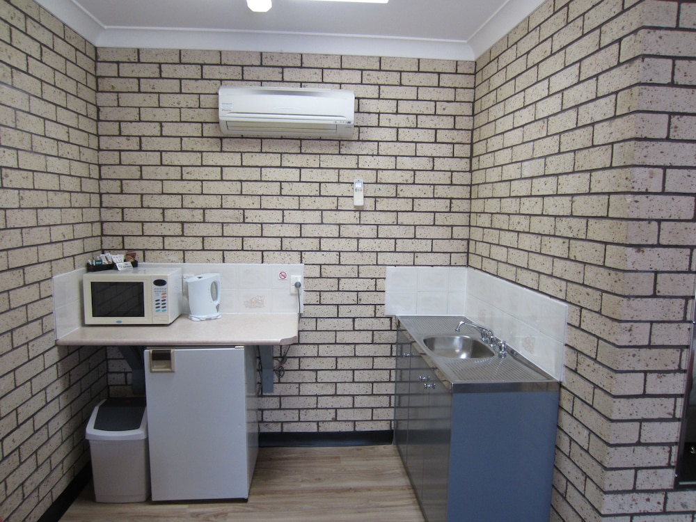 COWRA CREST MOTEL 49/50