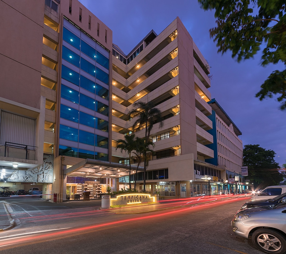 Tropicana Suites 68/74