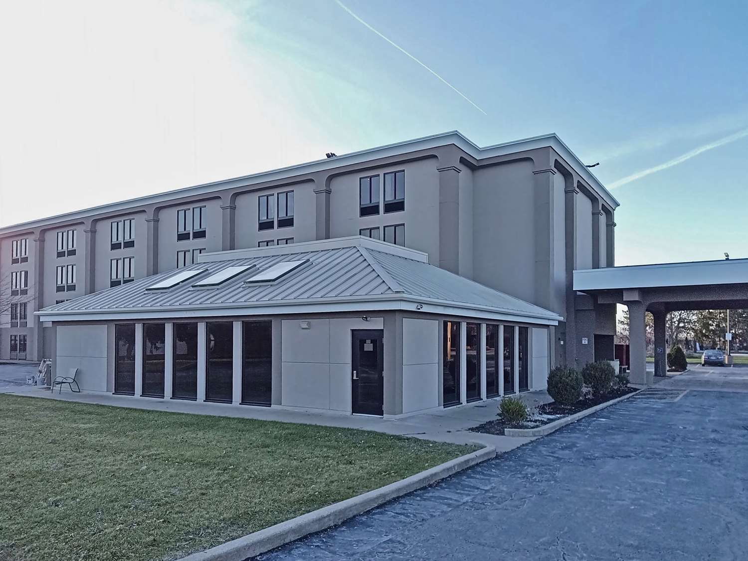 Ashbourne Hotel Canton/Hall of Fame I-77 2/7